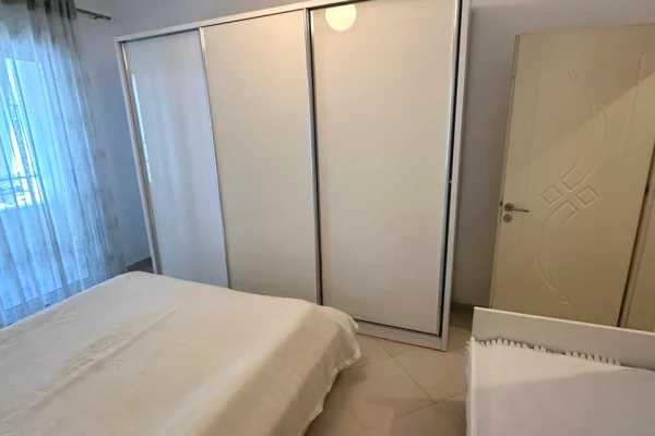 Shtepi me qera Apartament ne Tirane, 1+1, Mobilimi E mobiluar, Pagesa 42,000  Leke.