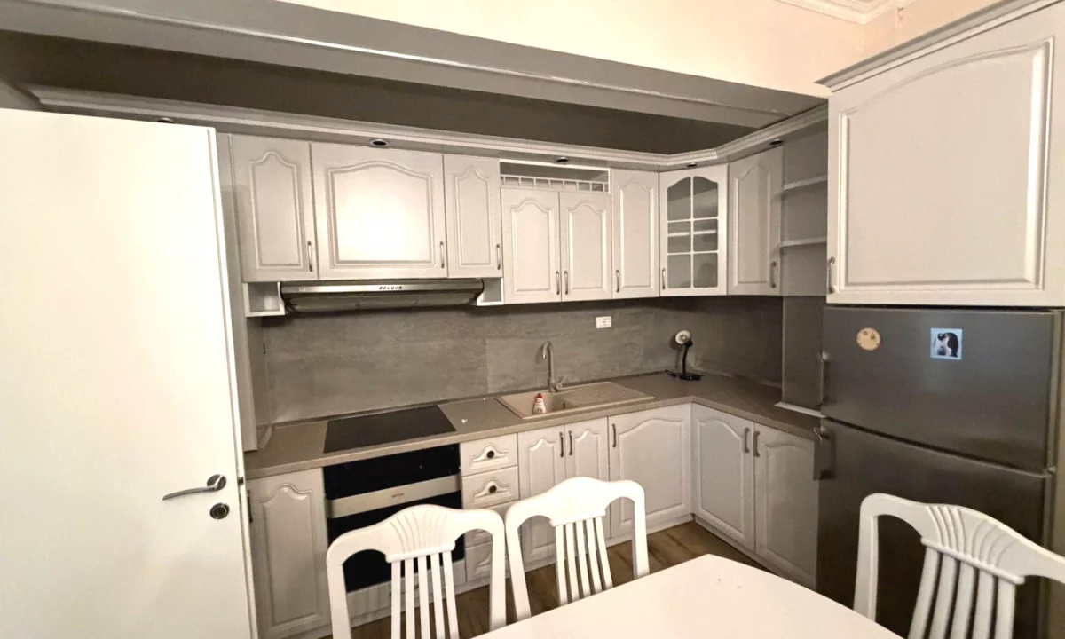 Shtepi me qera Apartament ne Tirane, 1+1, Mobilimi Bosh, pa mobiluar, Pagesa 50,000  Leke.