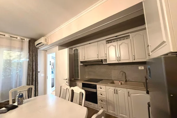 Shtepi me qera Apartament ne Tirane, 1+1, Mobilimi Bosh, pa mobiluar, Pagesa 50,000  Leke.