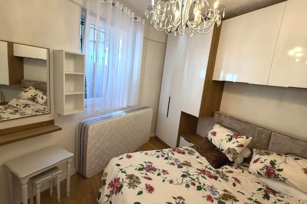 Shtepi me qera Apartament ne Tirane, 1+1, Mobilimi Bosh, pa mobiluar, Pagesa 50,000  Leke.