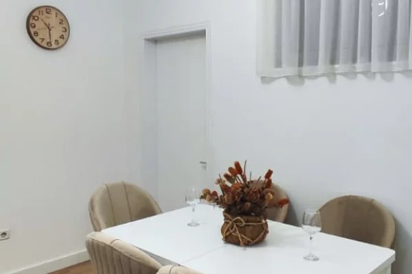 Shtepi me qera Apartament ne Tirane, 1+1, Mobilimi E mobiluar, Pagesa 70,000  Leke.