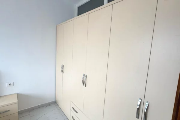 Shtepi me qera Apartament ne Tirane, 2+1, Mobilimi E mobiluar, Pagesa 35,000  Leke.