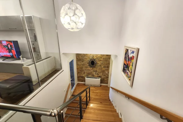 Shtepi me qera Vila Luksoze ne Tirane, 3+1, Mobilimi E mobiluar, Pagesa 2,000  Euro.