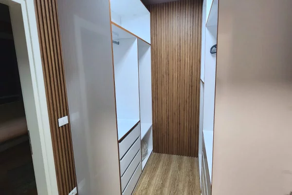 Shtepi me qera Vila Luksoze ne Tirane, 3+1, Mobilimi E mobiluar, Pagesa 2,000  Euro.