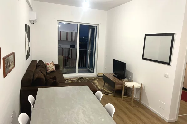 Shtepi me qera Apartament ne Tirane, 1+1, Mobilimi E mobiluar, Pagesa 400  Euro.