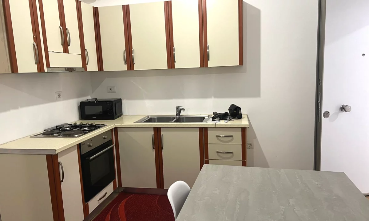 Shtepi me qera Apartament ne Tirane, 1+1, Mobilimi E mobiluar, Pagesa 400  Euro.