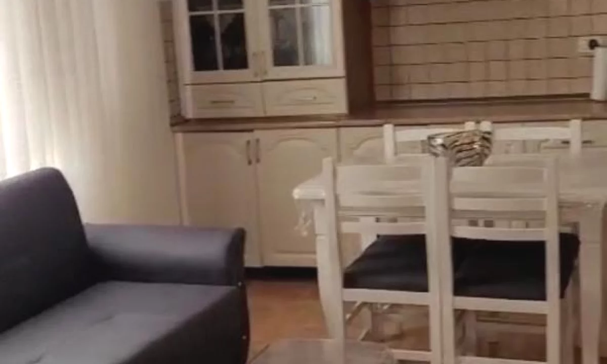 Shtepi me qera Apartament ne Tirane, Garsoniere, Mobilimi E mobiluar, Pagesa 30,000  Leke.