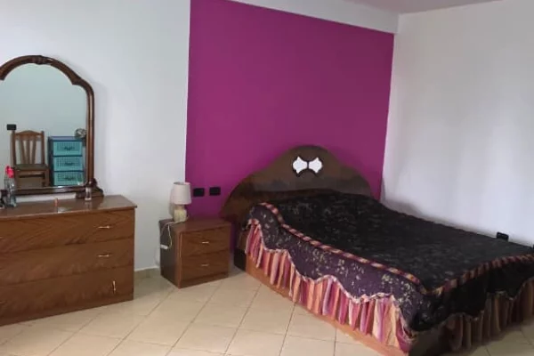 Shtepi me qera Apartament ne Tirane, 2+1, Mobilimi E mobiluar, Pagesa 50,000  Leke.