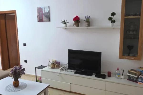 Shtepi me qera Apartament ne Tirane, 2+1, Mobilimi E mobiluar, Pagesa 50,000  Leke.