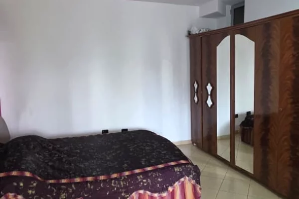 Shtepi me qera Apartament ne Tirane, 2+1, Mobilimi E mobiluar, Pagesa 50,000  Leke.