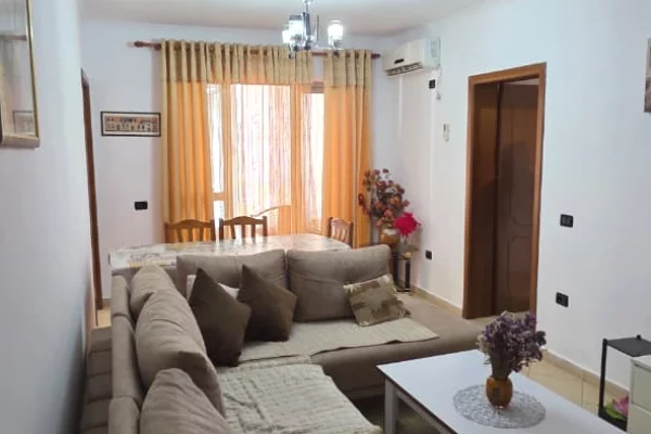 Shtepi me qera 2+1 ne Tirane - 50,000 Leke