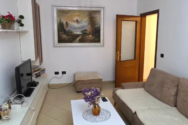 Shtepi me qera Apartament ne Tirane, 2+1, Mobilimi E mobiluar, Pagesa 50,000  Leke.