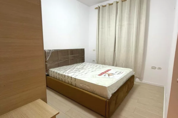Shtepi me qera Apartament ne Tirane, 1+1, Mobilimi E mobiluar, Pagesa 40,000  Leke.