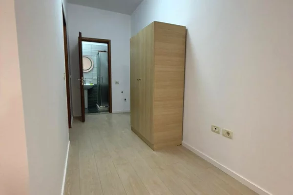 Shtepi me qera Apartament ne Tirane, 1+1, Mobilimi E mobiluar, Pagesa 40,000  Leke.