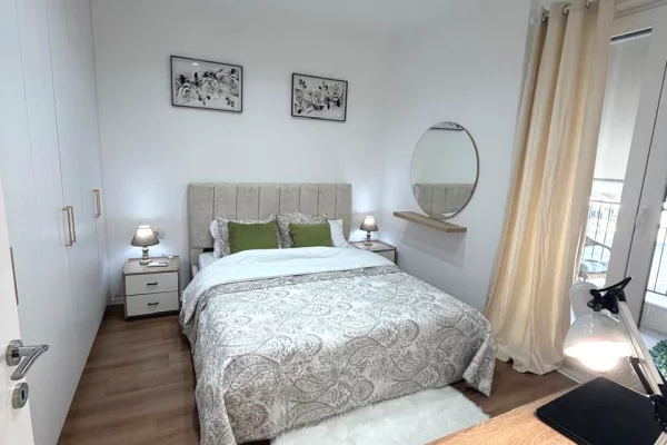 Shtepi me qera Apartament ne Tirane, 1+1, Mobilimi E mobiluar, Pagesa 590  Euro.