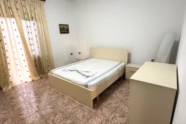 Shtepi me qera Apartament ne Tirane, 2+1, Mobilimi E mobiluar, Pagesa 35,000  Leke.