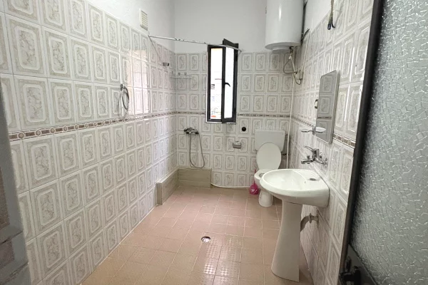 Shtepi me qera Apartament ne Tirane, 2+1, Mobilimi E mobiluar, Pagesa 35,000  Leke.