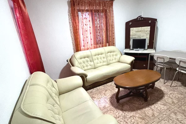 Shtepi me qera 2+1 ne Tirane - 35,000 Leke