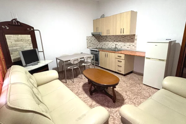Shtepi me qera Apartament ne Tirane, 2+1, Mobilimi E mobiluar, Pagesa 35,000  Leke.