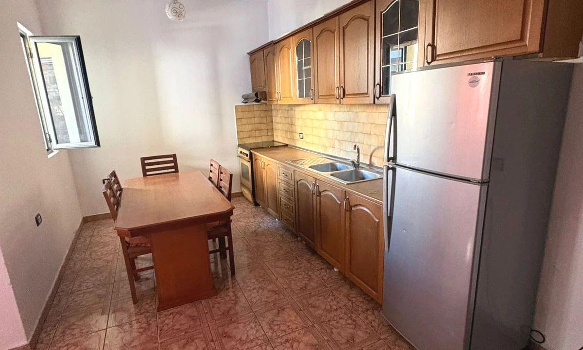 Shtepi me qera Apartament ne Tirane, 2+1, Mobilimi E mobiluar, Pagesa 35,000  Leke.