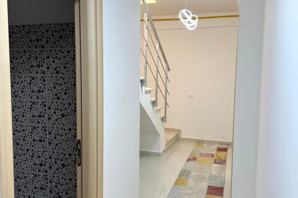 Shtepi me qera Apartament ne Tirane, 4+1, Mobilimi E mobiluar, Pagesa 1,500  Euro.