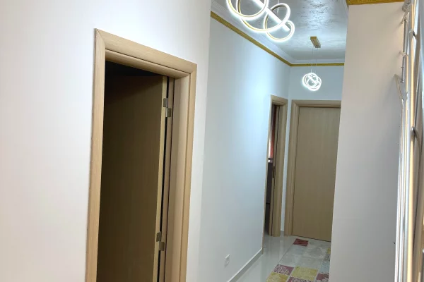 Shtepi me qera Apartament ne Tirane, 4+1, Mobilimi E mobiluar, Pagesa 1,500  Euro.