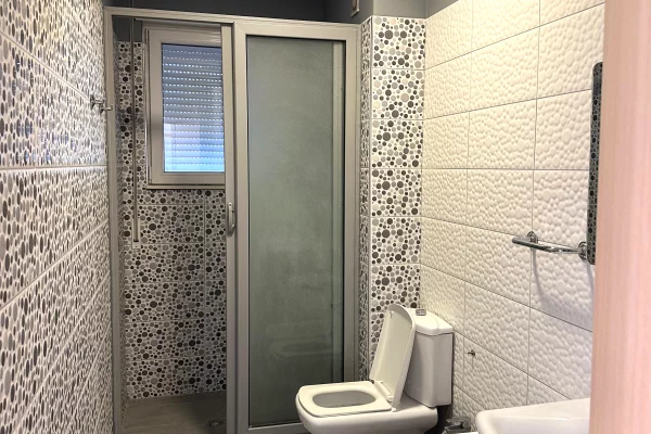 Shtepi me qera Apartament ne Tirane, 4+1, Mobilimi E mobiluar, Pagesa 1,500  Euro.