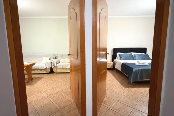 Shtepi me qera Apartament ne Tirane, 1+1, Mobilimi Pjeserisht e mobiluar, Pagesa 45,000  Leke.