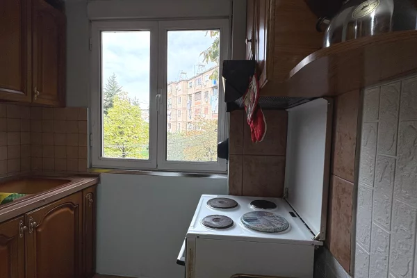 Shtepi me qera Apartament ne Tirane, 1+1, Mobilimi Pjeserisht e mobiluar, Pagesa 45,000  Leke.