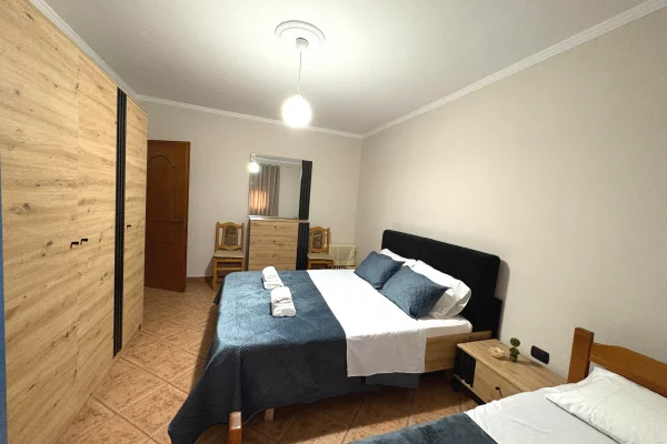 Shtepi me qera Apartament ne Tirane, 1+1, Mobilimi Pjeserisht e mobiluar, Pagesa 45,000  Leke.