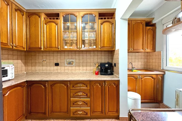 Shtepi me qera Apartament ne Tirane, 1+1, Mobilimi Pjeserisht e mobiluar, Pagesa 45,000  Leke.