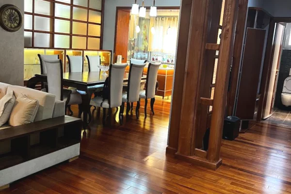 Shtepi me qera Apartament ne Tirane, 3+1, Mobilimi E mobiluar, Pagesa 2,000  Euro.