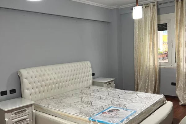 Shtepi me qera Apartament ne Tirane, 3+1, Mobilimi E mobiluar, Pagesa 2,000  Euro.