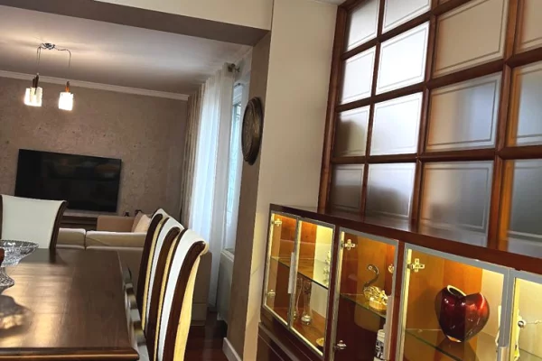 Shtepi me qera Apartament ne Tirane, 3+1, Mobilimi E mobiluar, Pagesa 2,000  Euro.