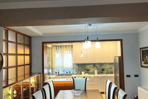 Shtepi me qera 3+1 ne Tirane - 2,000 Euro