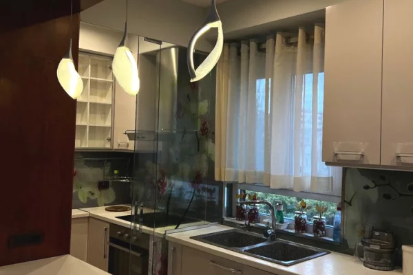 Shtepi me qera Apartament ne Tirane, 3+1, Mobilimi E mobiluar, Pagesa 2,000  Euro.