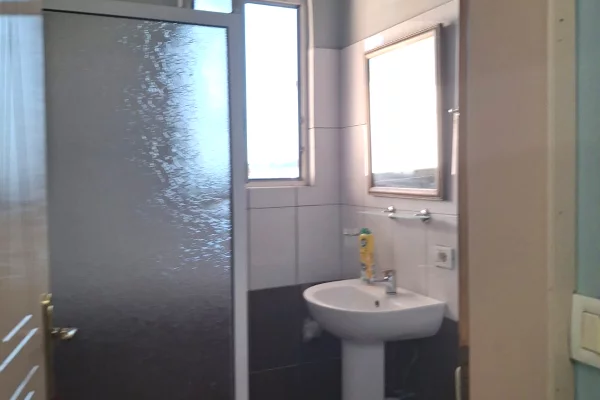 Shtepi me qera Apartament ne Tirane, 1+1, Mobilimi E mobiluar, Pagesa 34,000  Leke.