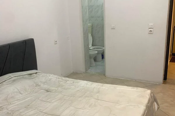 Shtepi me qera Apartament ne Tirane, 1+1, Mobilimi E mobiluar, Pagesa 30,000  Leke.