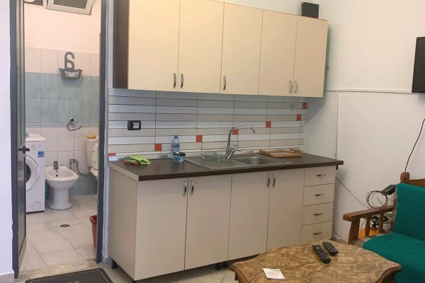 Shtepi me qera Apartament ne Tirane, 1+1, Mobilimi E mobiluar, Pagesa 30,000  Leke.