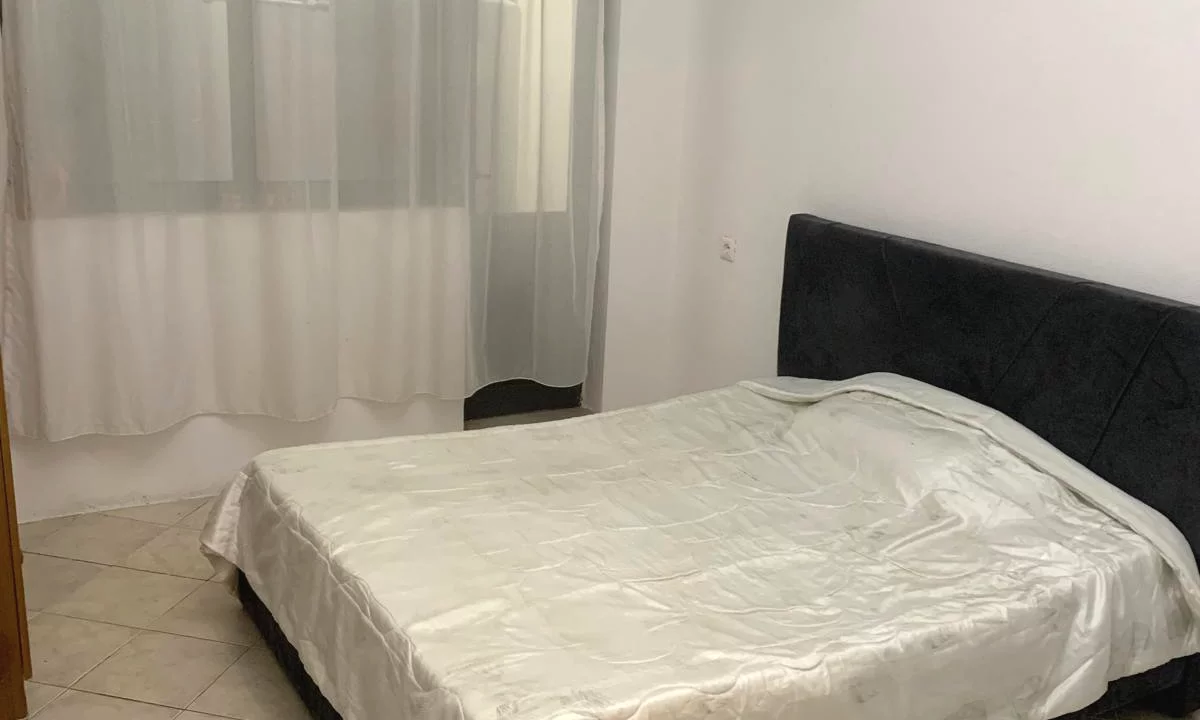 Shtepi me qera Apartament ne Tirane, 1+1, Mobilimi E mobiluar, Pagesa 30,000  Leke.