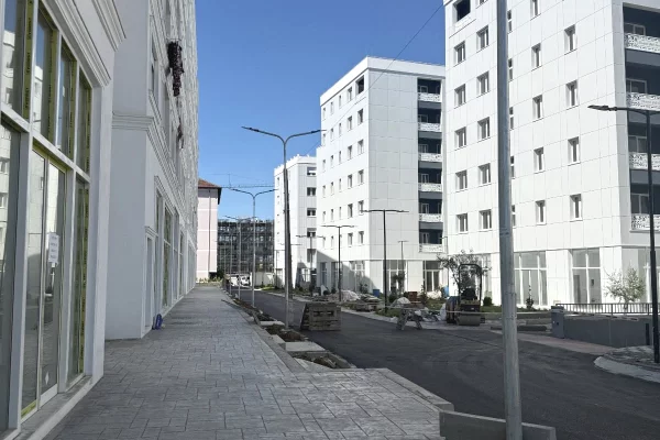 Shtepi ne shitje Apartament ne Tirane, 2+1, Mobilimi Bosh, pa mobiluar, Pagesa 121,500  Euro.