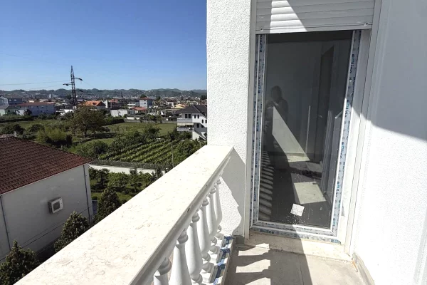 Shtepi ne shitje Apartament ne Tirane, 2+1, Mobilimi Bosh, pa mobiluar, Pagesa 121,500  Euro.