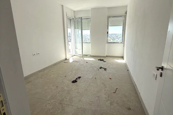 Shtepi ne shitje Apartament ne Tirane, 2+1, Mobilimi Bosh, pa mobiluar, Pagesa 121,500  Euro.