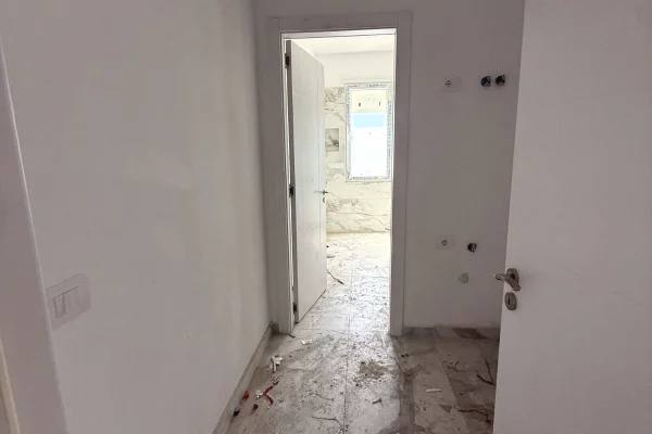 Shtepi ne shitje Apartament ne Tirane, 2+1, Mobilimi Bosh, pa mobiluar, Pagesa 121,500  Euro.