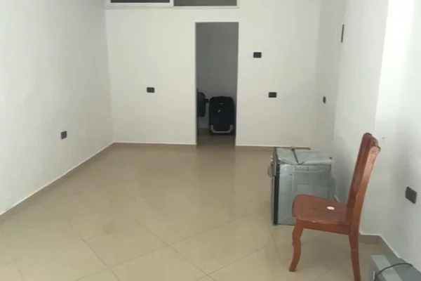 Ambient biznesi me qera 3+1 ne Tirane - 40,000 Leke