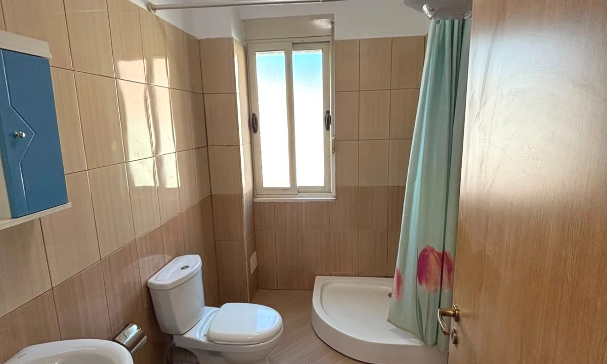 Shtepi ne shitje Apartament ne Tirane, 2+1, Mobilimi Bosh, pa mobiluar, Pagesa 135,000,000  Leke.