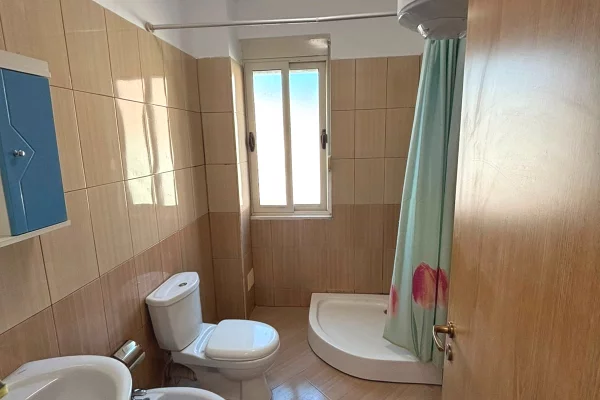 Shtepi ne shitje 2+1 ne Tirane - 135,000,000 Leke