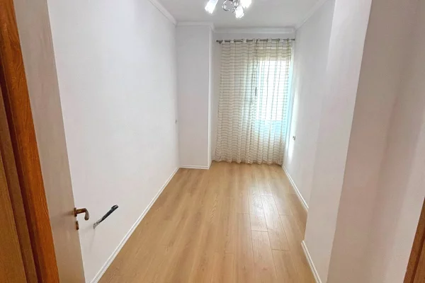 Shtepi ne shitje Apartament ne Tirane, 2+1, Mobilimi Bosh, pa mobiluar, Pagesa 135,000,000  Leke.