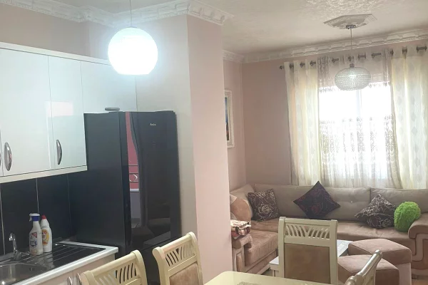 Shtepi ne shitje Apartament ne Tirane, 1+1, Mobilimi E mobiluar, Pagesa 130,000  Euro.