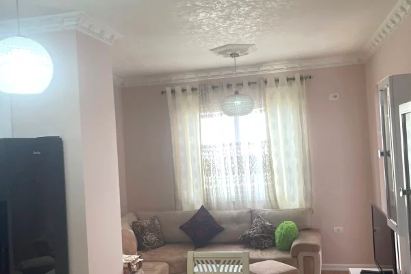 Shtepi ne shitje Apartament ne Tirane, 1+1, Mobilimi E mobiluar, Pagesa 130,000  Euro.